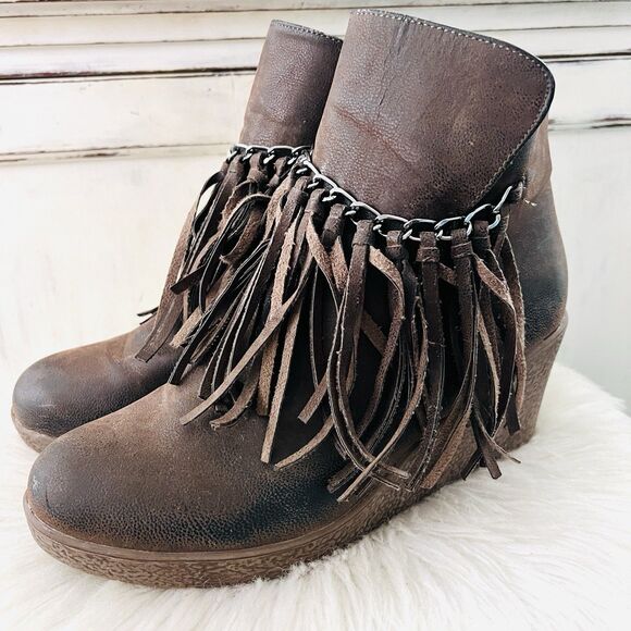 Pierre Dumas Brown Vegan Leather Fringe Boho Chained Wedge Booties - Size 10 - Picture 1 of 7